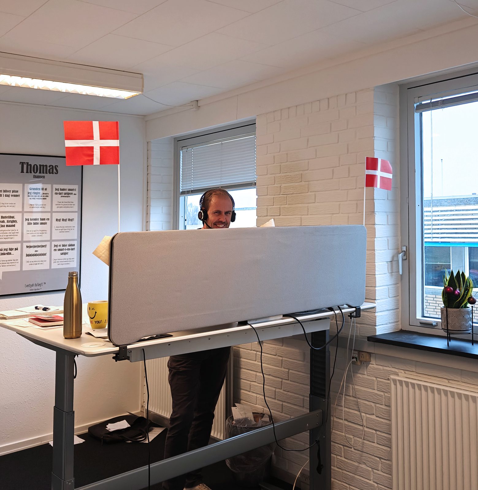 Strategiske Storytellers i samtale på kontoret